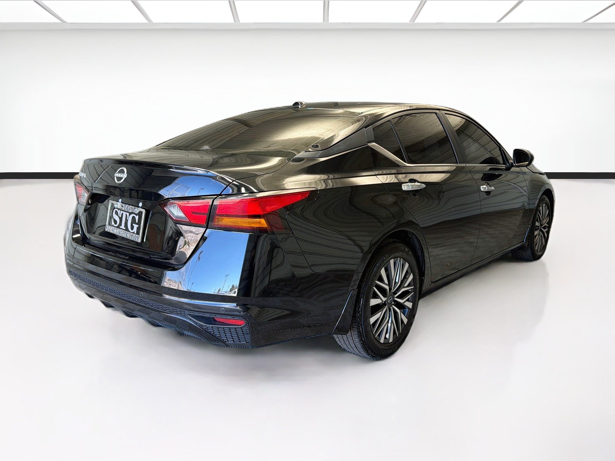 Used 2025 Nissan Altima 2.5 SV FWD image 4