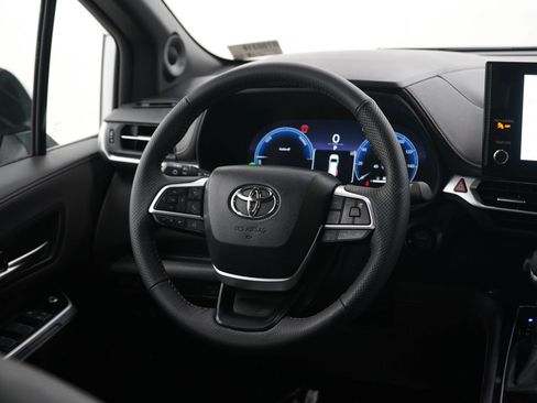 Used 2026 Toyota Sienna XLE Woodland Edition AWD/4WD image 15