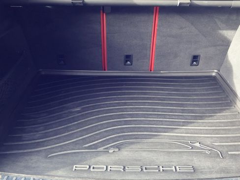 Certified 2023 Porsche Cayenne Platinum Edition image 22