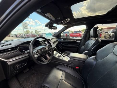 Used 2023 Jeep Grand Cherokee Overland w/ Adv Protech Group III AWD/4WD image 14