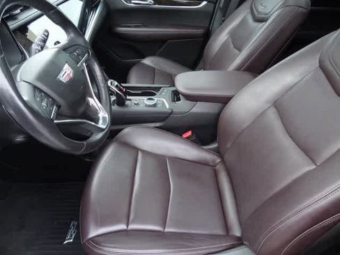 Used 2021 Cadillac XT6 Premium Luxury image 6