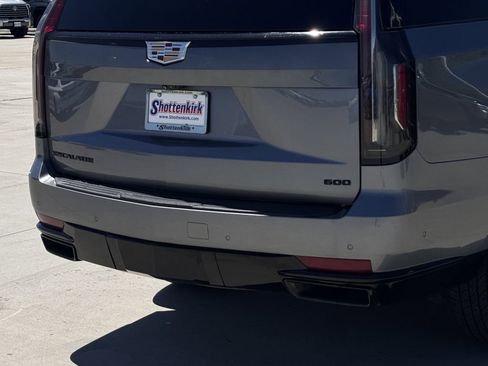 Used 2022 Cadillac Escalade ESV Sport w/ Touring Package image 6