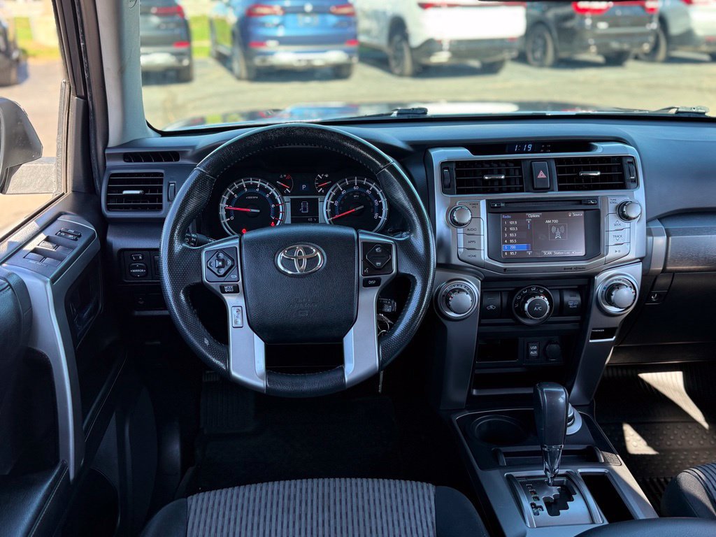 Used 2016 Toyota 4Runner SR5 AWD/4WD image 5