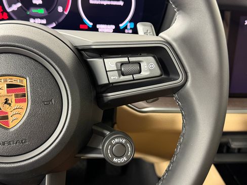 Certified 2026 Porsche Cayenne E-Hybrid Coupe AWD/4WD image 19