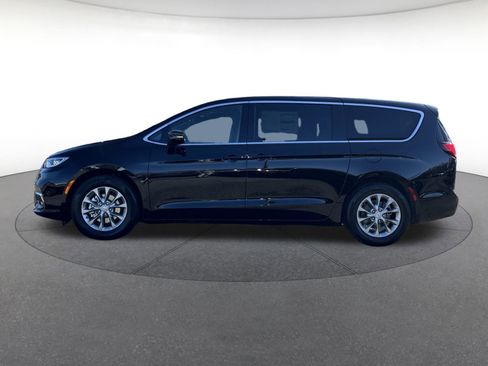 New 2026 Chrysler Pacifica Limited image 2