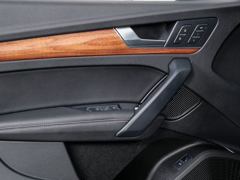 Used 2023 Audi Q5 2.0T Premium Plus w/ Premium Plus Package image 6