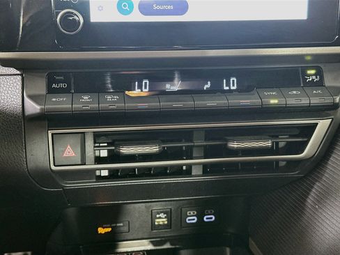 Used 2025 Toyota Camry SE FWD image 22