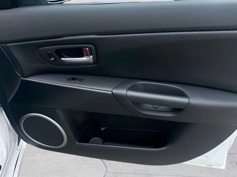 Used 2004 MAZDA MAZDA3 s w/ Moonroof & 6-CD Pkg FWD image 15