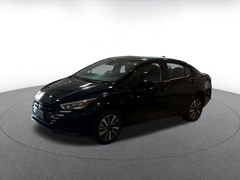 Used 2025 Nissan Versa SV FWD image 4