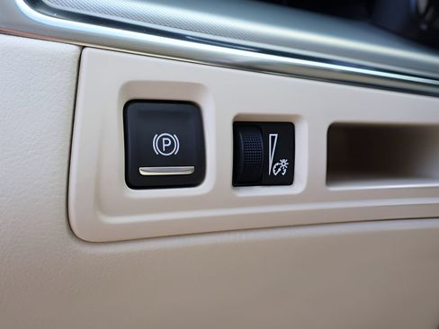 Used 2019 Cadillac XT5 Luxury AWD/4WD image 19