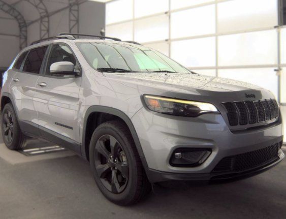 Used 2019 Jeep Cherokee Latitude Plus AWD/4WD image 3