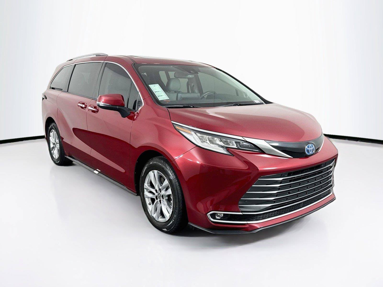 Used 2023 Toyota Sienna Limited FWD image 10