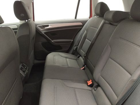 Used 2016 Volkswagen Golf S image 18