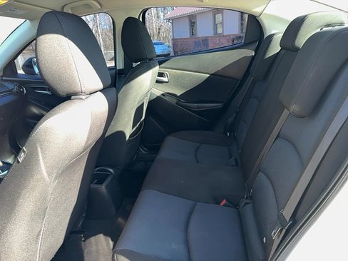 Used 2017 Toyota Yaris iA image 9