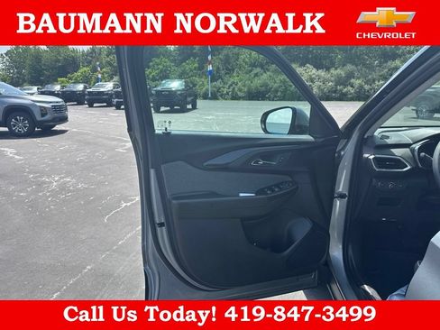Used 2023 Chevrolet TrailBlazer LT FWD image 15