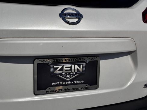 Used 2018 Nissan Kicks SR image 28