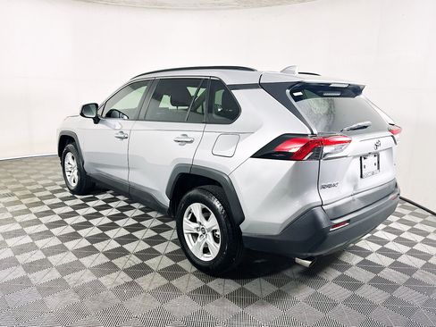 Used 2020 Toyota RAV4 XLE w/ Convenience Package FWD image 5