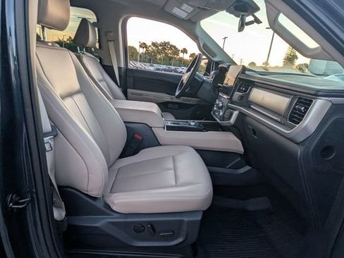 Used 2024 Ford Expedition XLT image 13