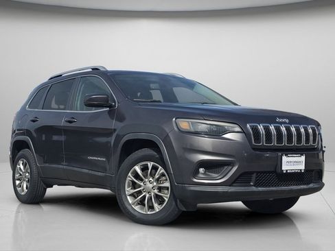 Used 2019 Jeep Cherokee Latitude Plus w/ Comfort/Convenience Group AWD/4WD image 2
