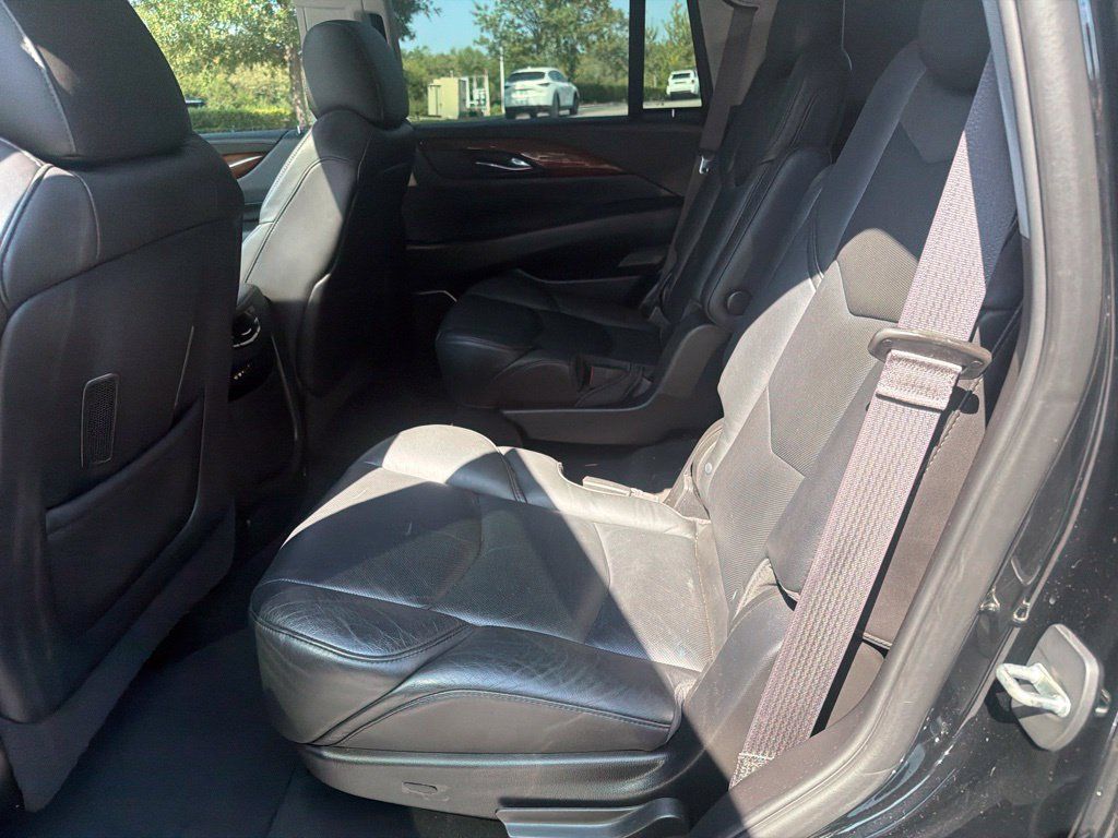 Used 2016 Cadillac Escalade Luxury RWD image 10