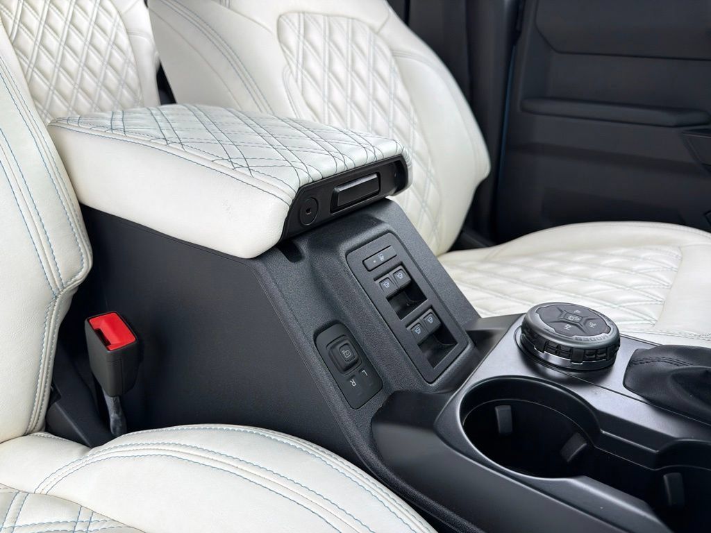Used 2025 Ford Bronco 4-Door AWD/4WD image 25