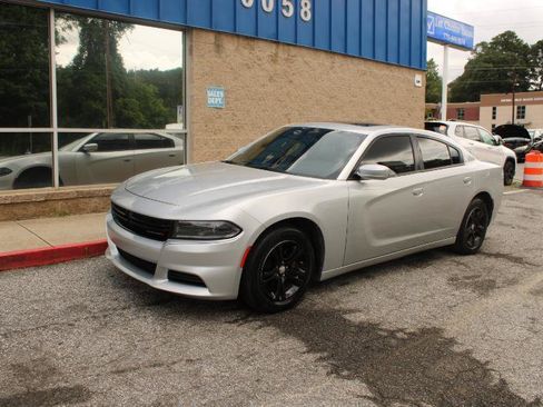 Used 2022 Dodge Charger SXT w/ Leather Interior Group RWD image 3