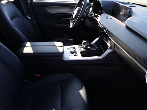 Certified 2025 MAZDA CX-70 Plug-In Hybrid w/ Premium Pkg image 11