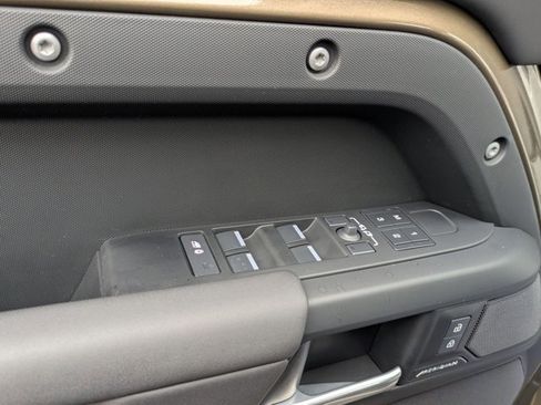 Used 2025 Land Rover Defender 110 S image 6