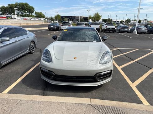 Used 2021 Porsche Panamera RWD image 2