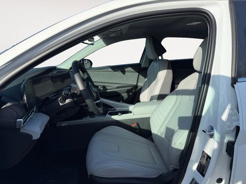 New 2026 Hyundai Elantra Limited image 10