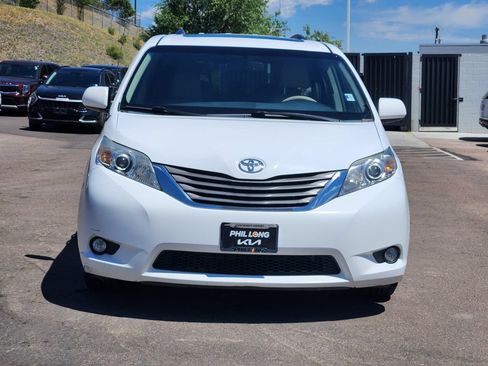 Used 2013 Toyota Sienna XLE FWD image 2