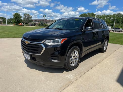 Used 2021 Chevrolet Traverse LS FWD image 2