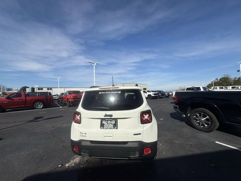 Used 2022 Jeep Renegade Latitude w/ Convenience Group image 6