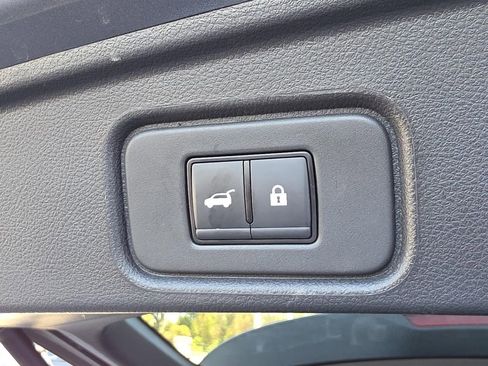 Used 2025 Nissan Pathfinder SL AWD/4WD image 13