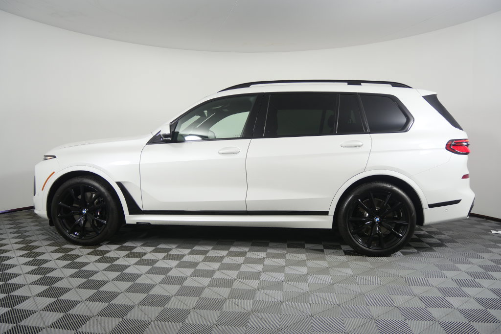 Used 2026 BMW X7 xDrive40i AWD/4WD image 7