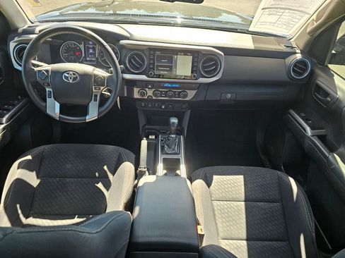Used 2021 Toyota Tacoma SR5 w/ Trail Edition image 18