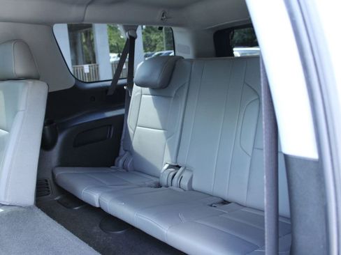 Used 2018 Chevrolet Suburban LT RWD image 35