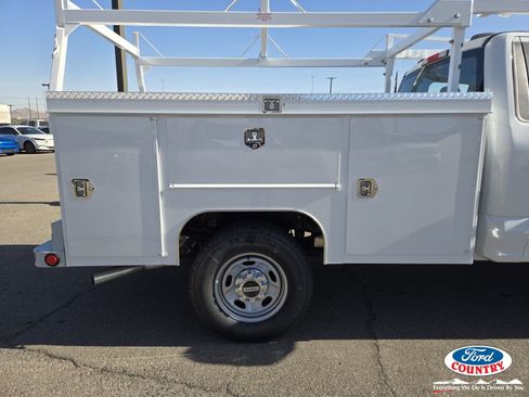 New 2026 Ford F250 XL w/ XL Chrome Package image 11