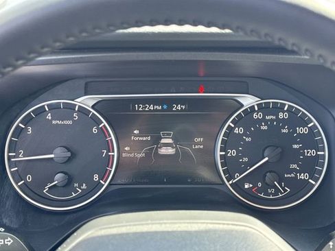 Used 2025 Nissan Rogue SV image 14