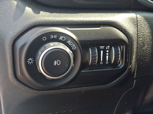 Used 2021 Jeep Wrangler Unlimited Sahara AWD/4WD image 25