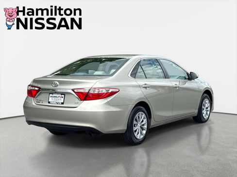 Used 2017 Toyota Camry LE FWD image 2