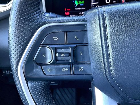 Used 2025 Toyota Tundra Platinum AWD/4WD image 17