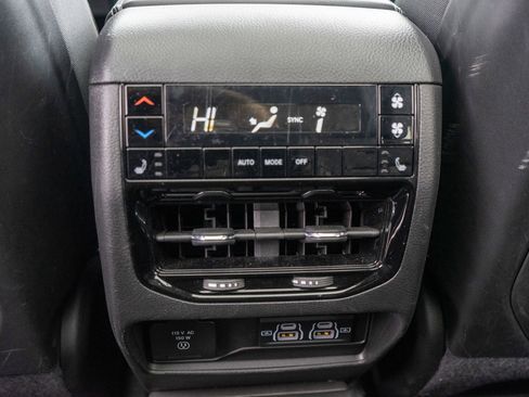 Used 2023 Jeep Grand Cherokee L Limited image 32