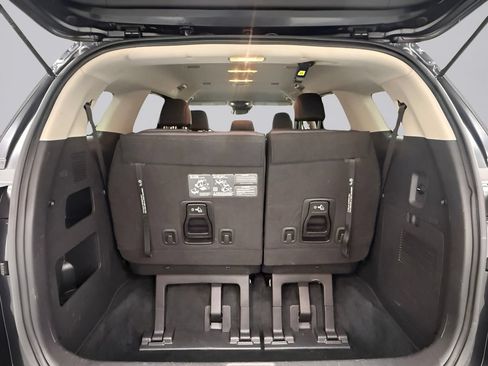 Used 2024 Kia Carnival LX FWD image 9