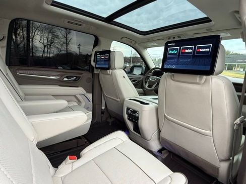 Used 2024 GMC Yukon XL Denali w/ Advanced Technology Package image 25