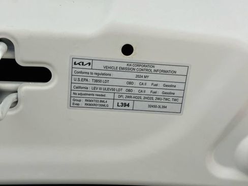 Certified 2024 Kia Telluride EX w/ EX Captain's Chair Package FWD image 33