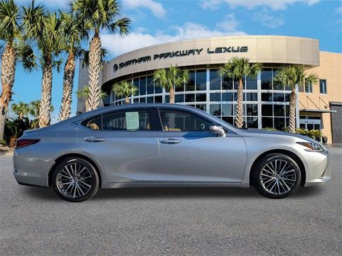 Used 2022 Lexus ES 350 w/ Premium Package image 4