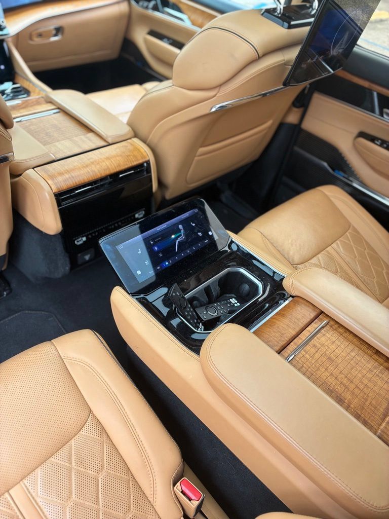 Used 2023 Jeep Grand Wagoneer Series III w/ Rear Seat Video Group 1 AWD/4WD image 8