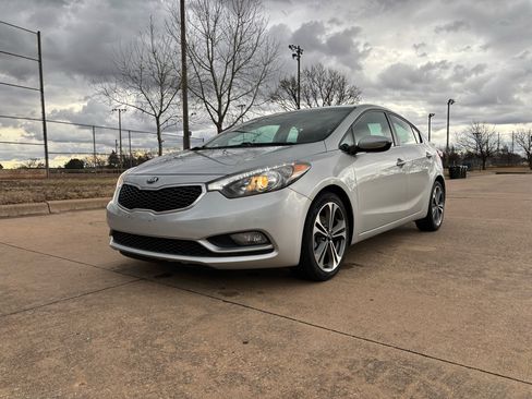 Used 2016 Kia Forte EX w/ EX Premium Package image 3