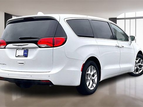 Used 2019 Chrysler Pacifica Touring Plus w/ Tire & Wheel Group image 6